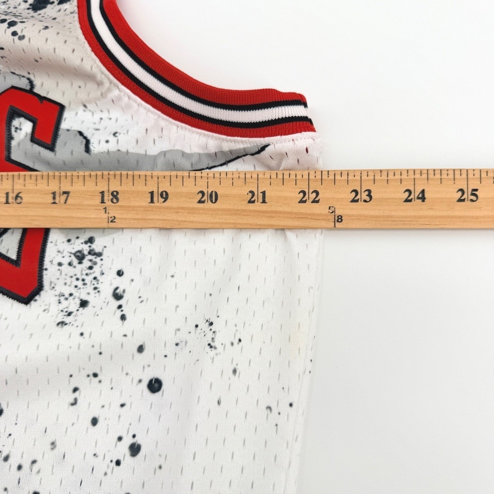 Mitchell & Ness Chicago Bulls Jersey Mens L White Toni Kukoc 7 Paint Splatter - Picture 10 of 12